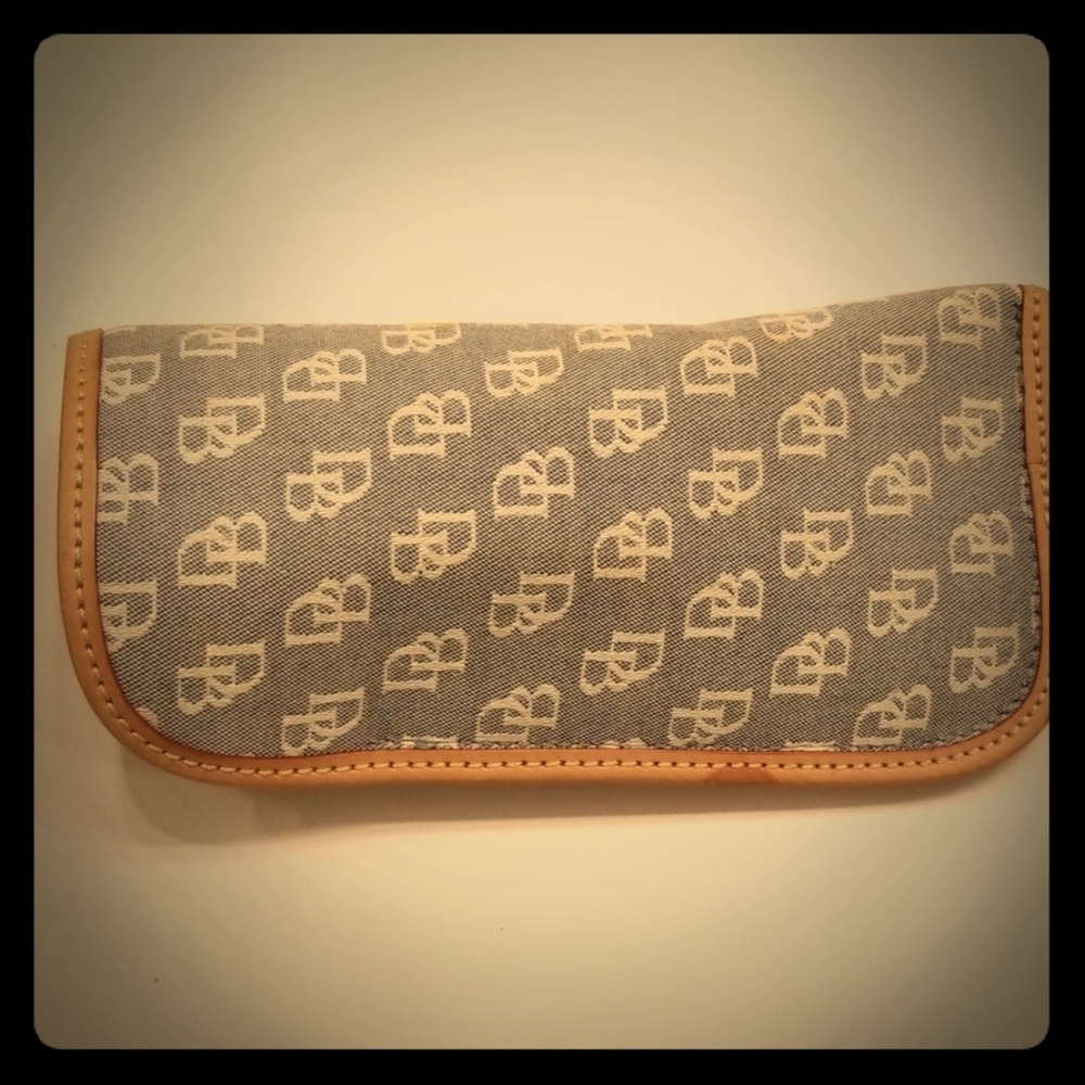 Dooney and Bourke glasses case